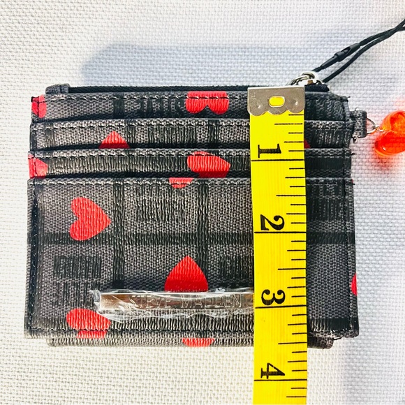 Steve Madden Gray and Black with Red Hearts Card Holder Coin Purse - New - Picture 7 of 8